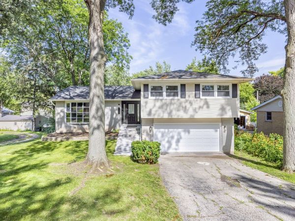 123 Kainer Avenue, Barrington, IL 60010