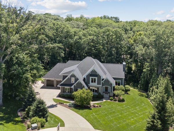 4865 Woody Creek Circle , Bettendorf, IA 52722