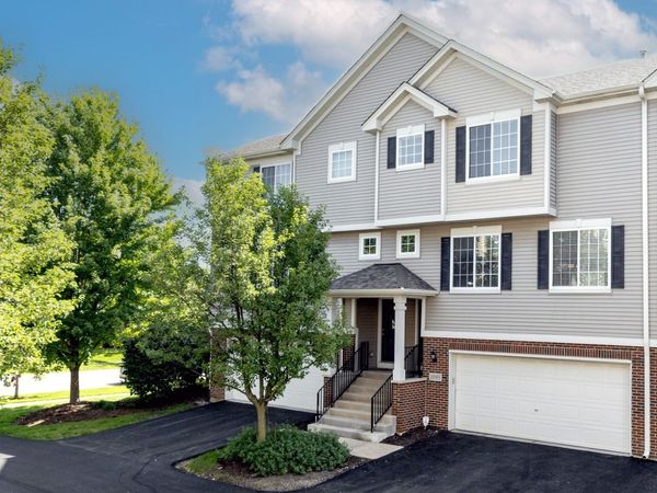 1895 Indian Hill Lane , Aurora, IL 60503