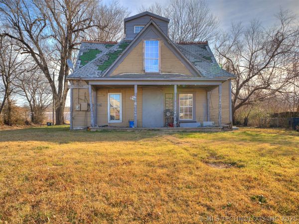 225 N Delaware Avenue , Coweta, OK 74429