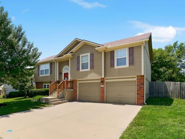 421 Golfview Drive, Pleasant Hill, MO 64080