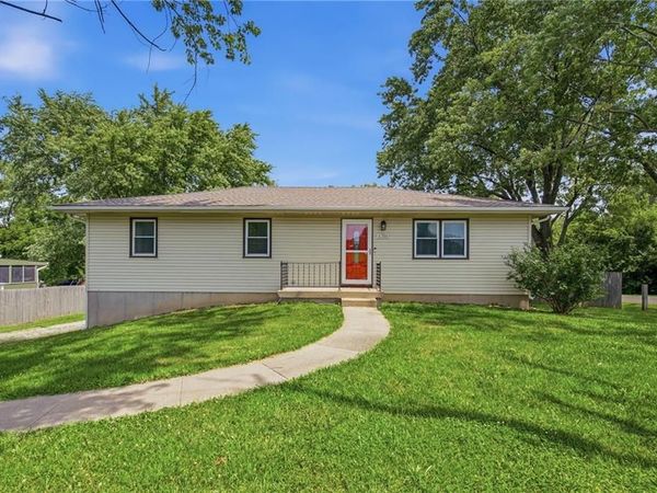 6706 E 162nd Street, Belton, MO 64012