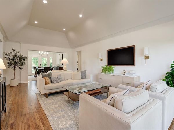 1107 Belford Avenue, Nichols Hills, OK 73116