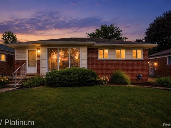 25718 Harmon Street, St. Clair Shores, MI 48081