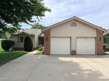 24381 Juliet Drive, Center Line, MI 48015