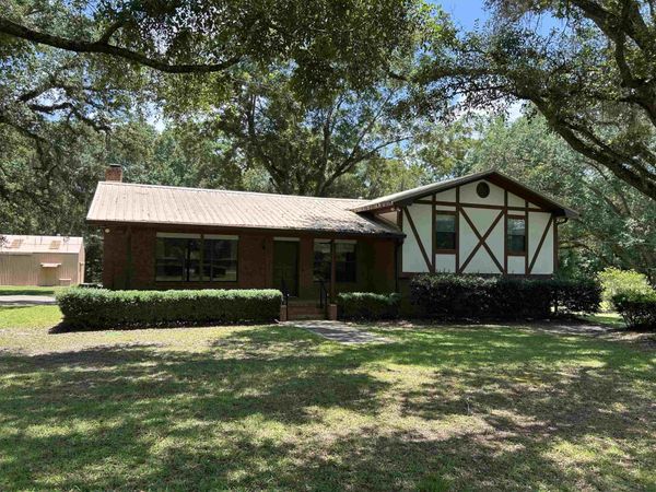 596 Champion Oaks Circle , Havana, FL 32333