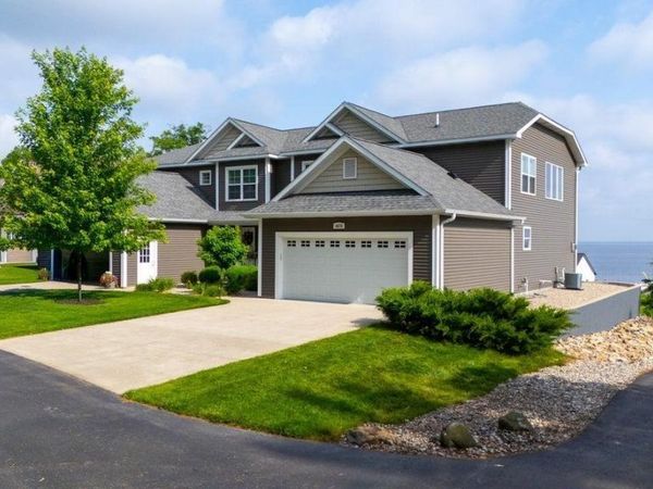 4876 Houghton Lake Drive W, Houghton Lake, MI 48629
