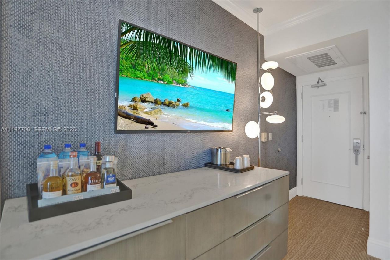 4401 Collins Ave, Unit 1117, Miami Beach, FL 33140 Photo