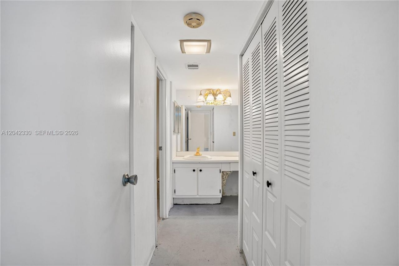 20301 W Country Club Dr , Unit 2122, Aventura, FL 33180 Photo