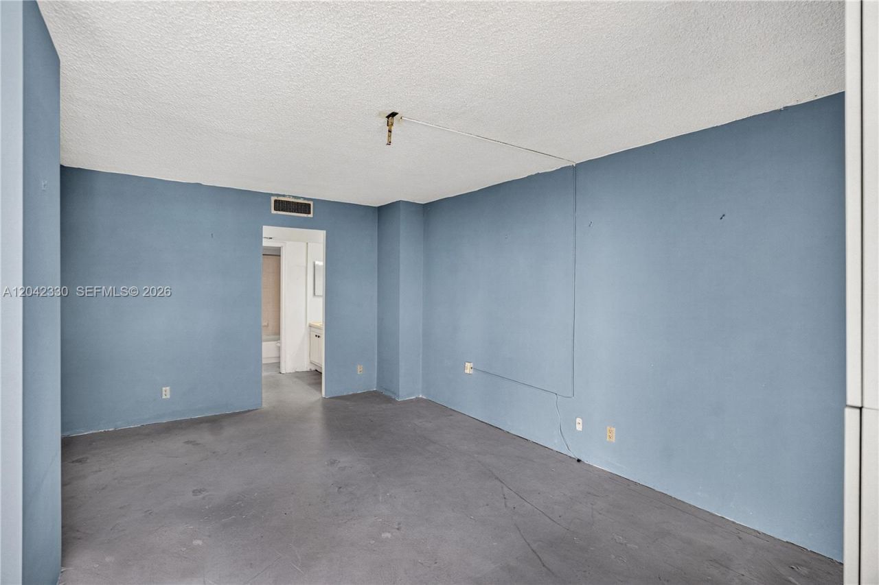 20301 W Country Club Dr , Unit 2122, Aventura, FL 33180 Photo
