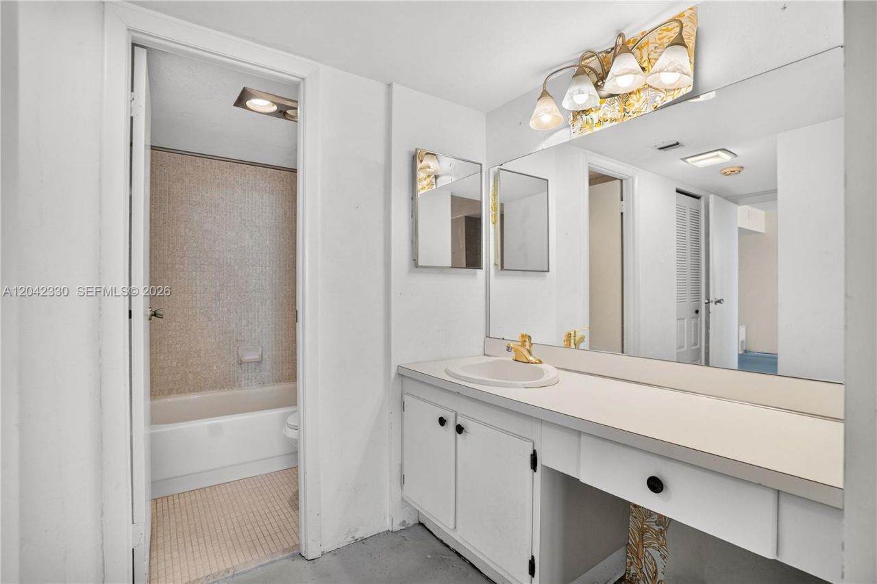 20301 W Country Club Dr , Unit 2122, Aventura, FL 33180 Photo