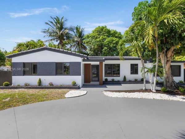 770 NE 160th St , Miami, FL 33162