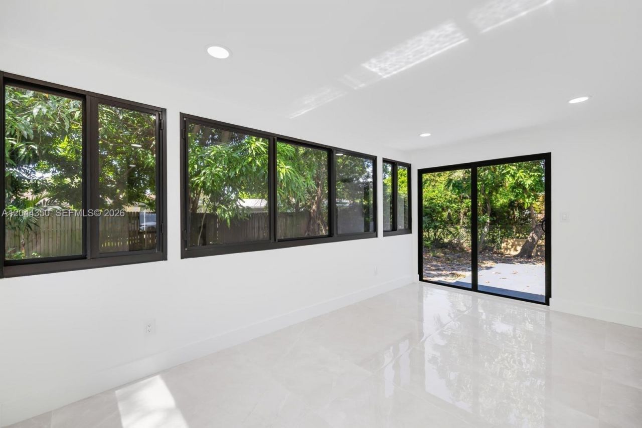 770 NE 160th St, Miami, FL 33162 Photo