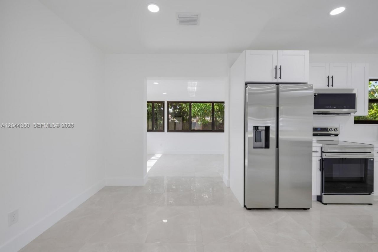 770 NE 160th St, Miami, FL 33162 Photo