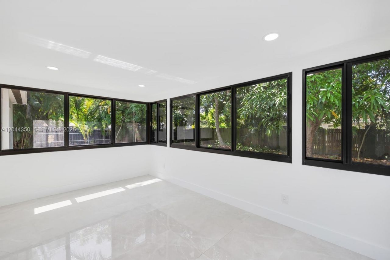 770 NE 160th St, Miami, FL 33162 Photo