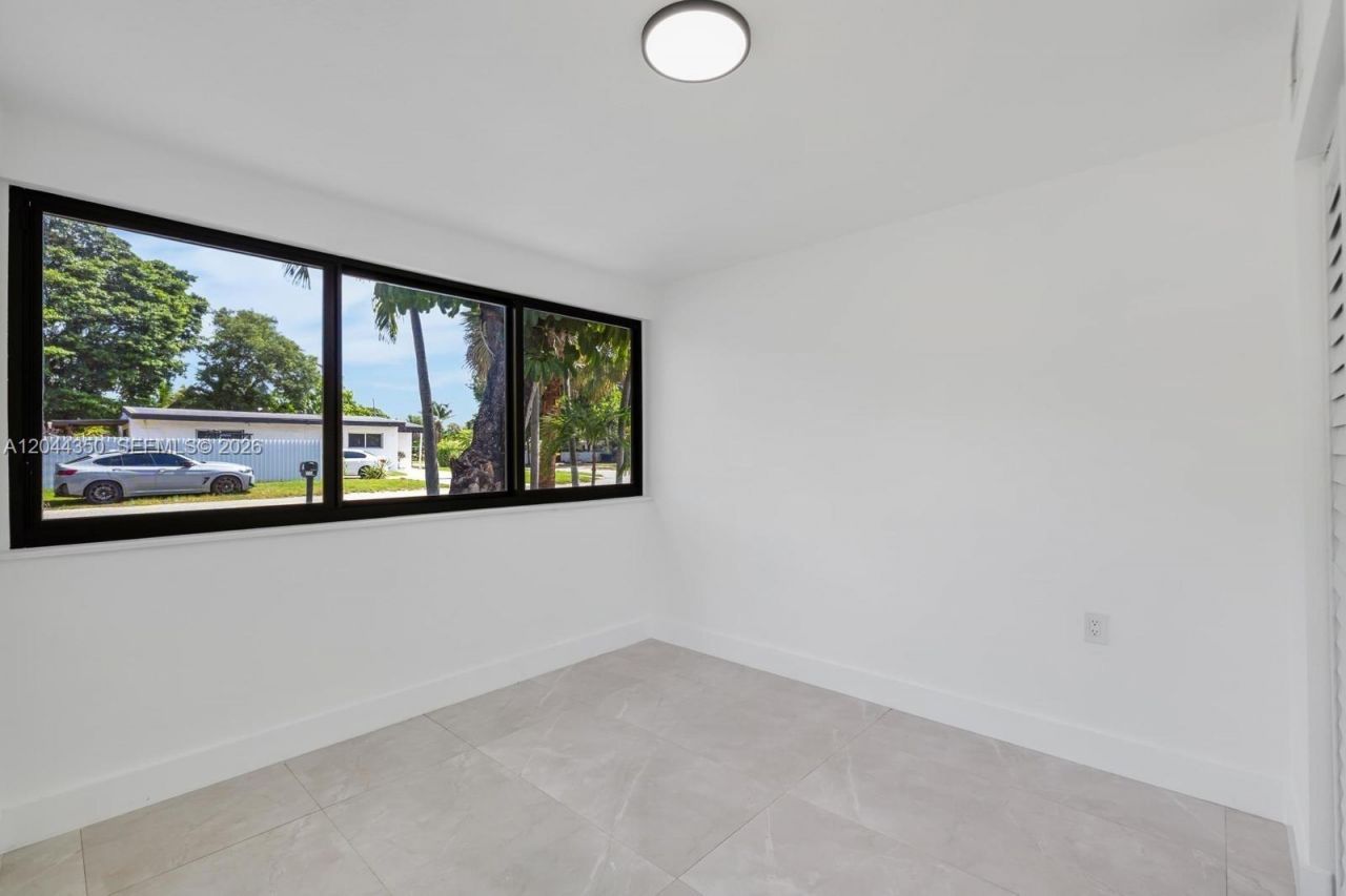 770 NE 160th St, Miami, FL 33162 Photo