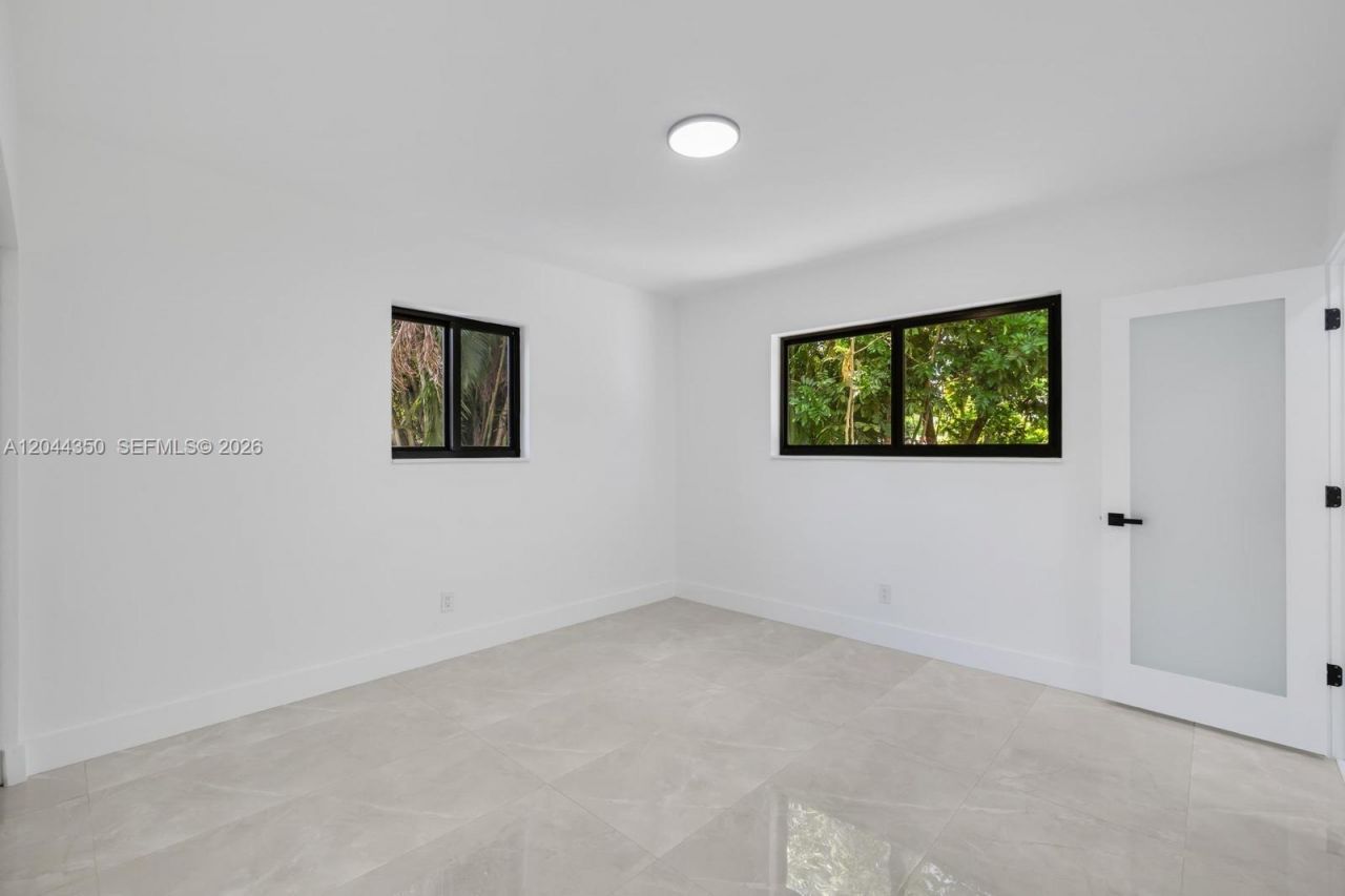 770 NE 160th St, Miami, FL 33162 Photo