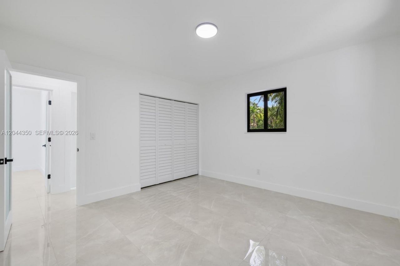 770 NE 160th St, Miami, FL 33162 Photo