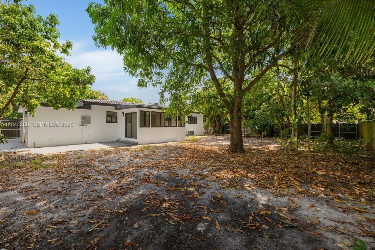 770 NE 160th St, Miami, FL 33162 Photo