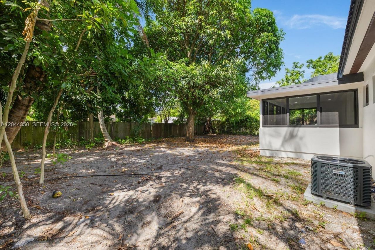 770 NE 160th St, Miami, FL 33162 Photo