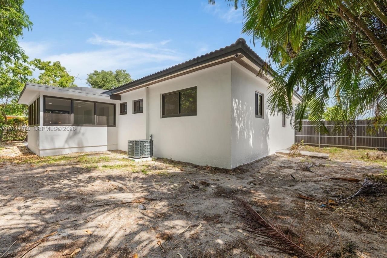770 NE 160th St, Miami, FL 33162 Photo