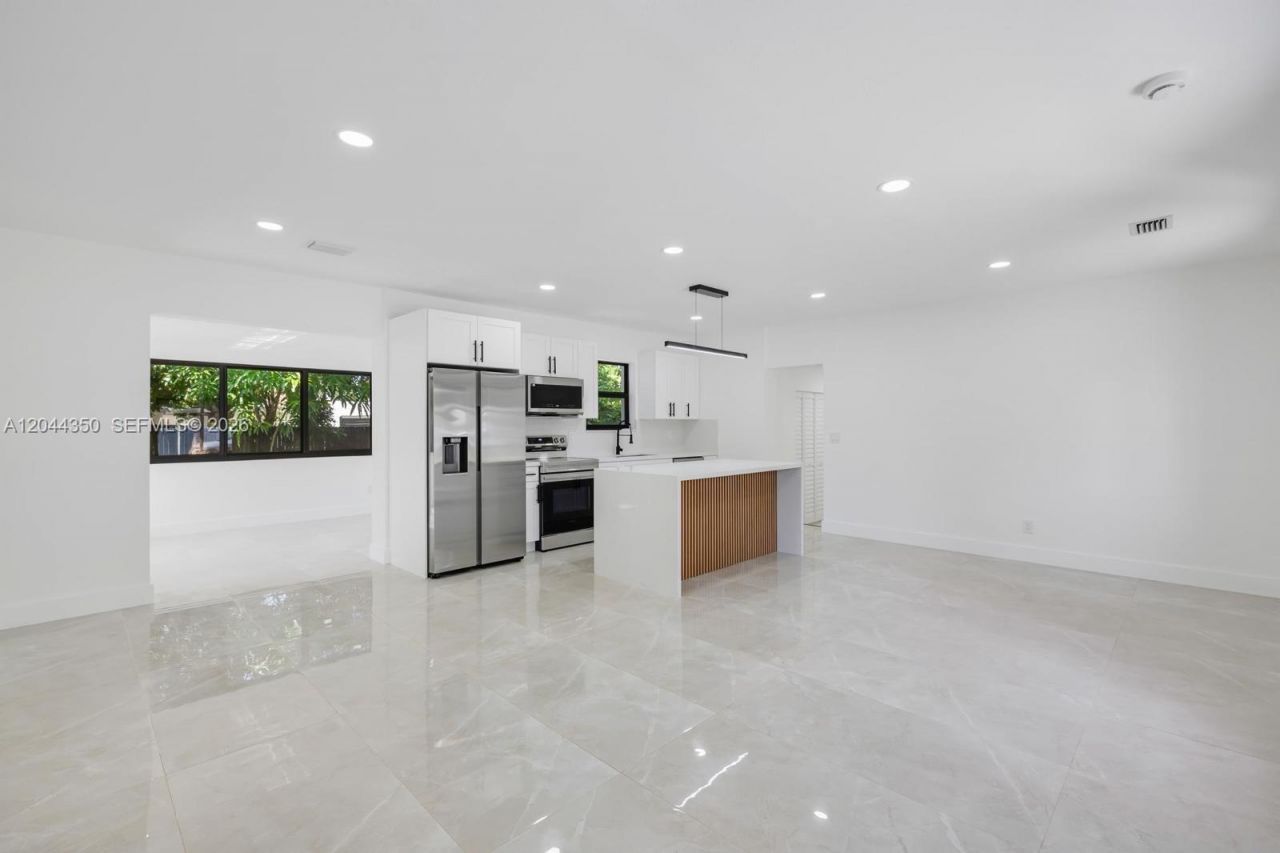 770 NE 160th St, Miami, FL 33162 Photo