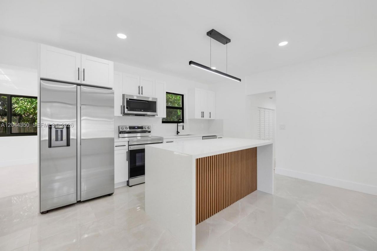 770 NE 160th St, Miami, FL 33162 Photo