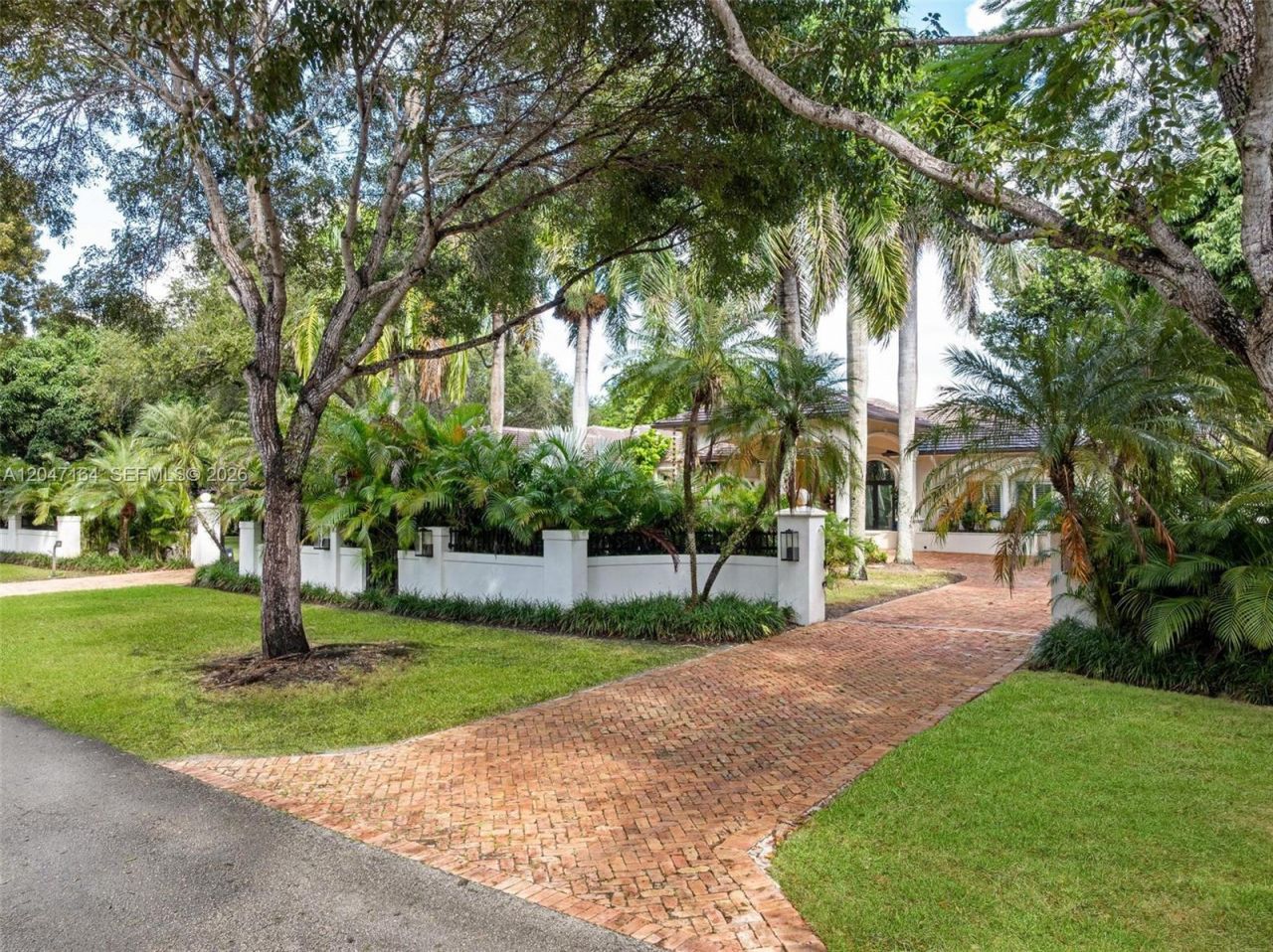6890 SW 94th St , Pinecrest, FL 33156 Photo