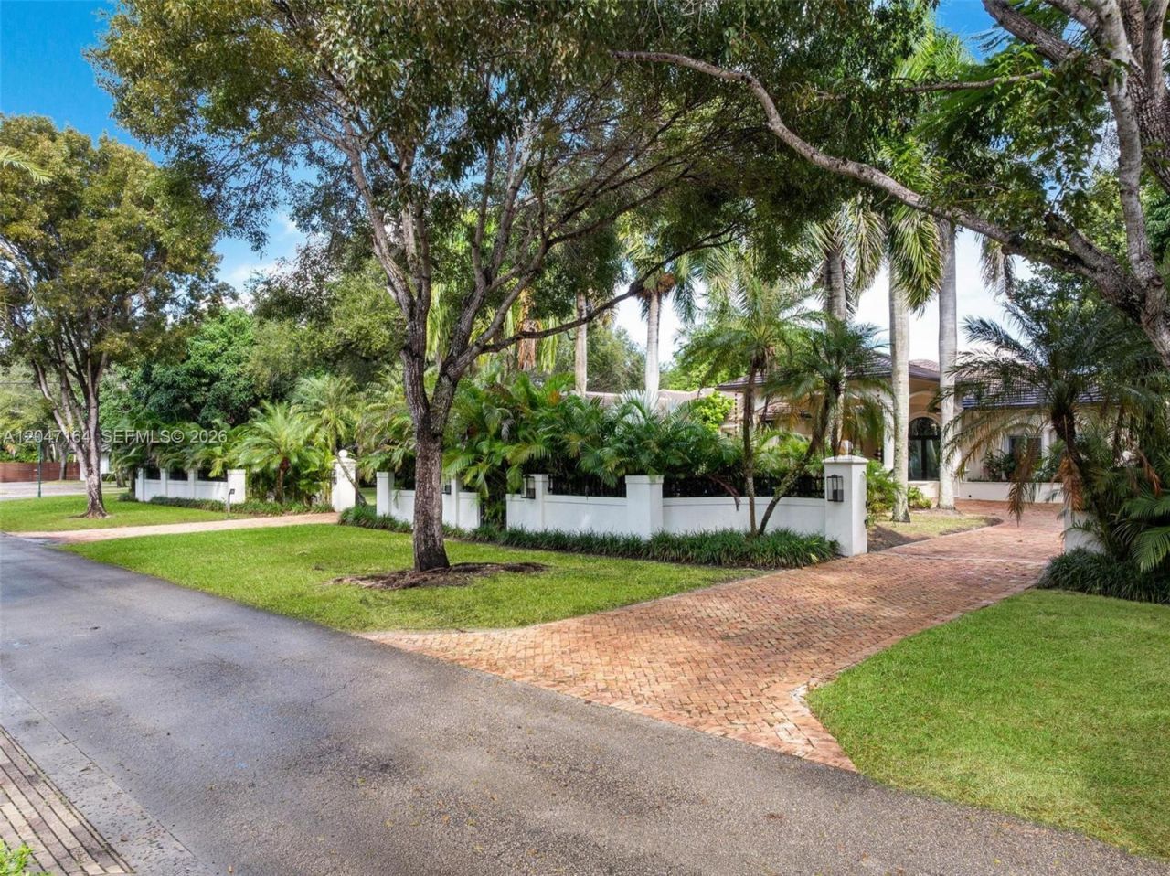 6890 SW 94th St , Pinecrest, FL 33156 Photo