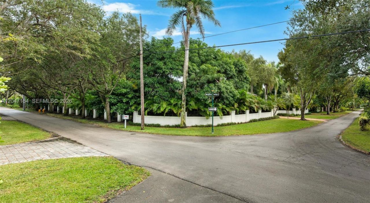 6890 SW 94th St , Pinecrest, FL 33156 Photo