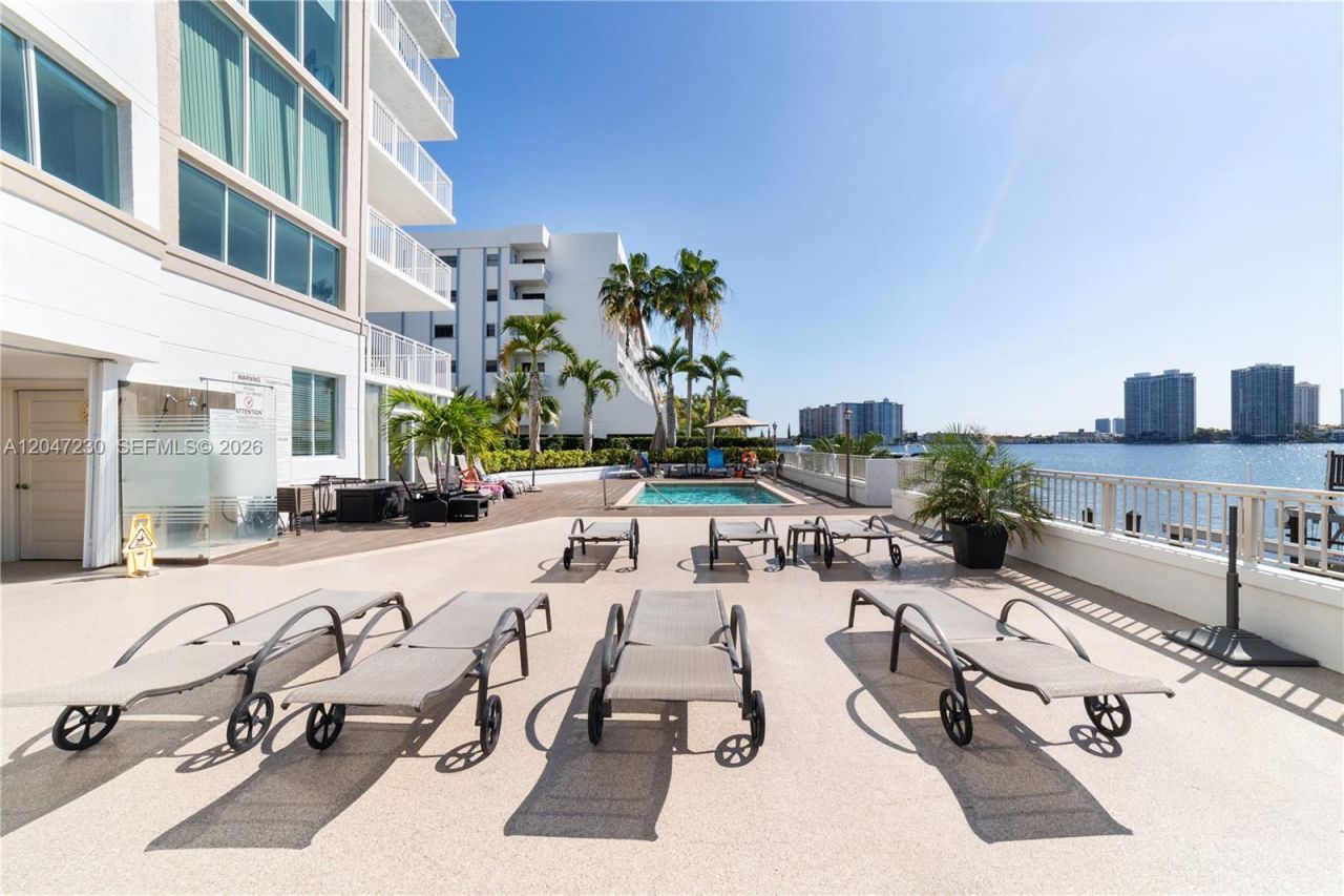 18000 N Bay Rd , Unit 603, Sunny Isles Beach, FL 33160 Photo