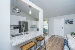 1141 Oakcrest Drive photo 4