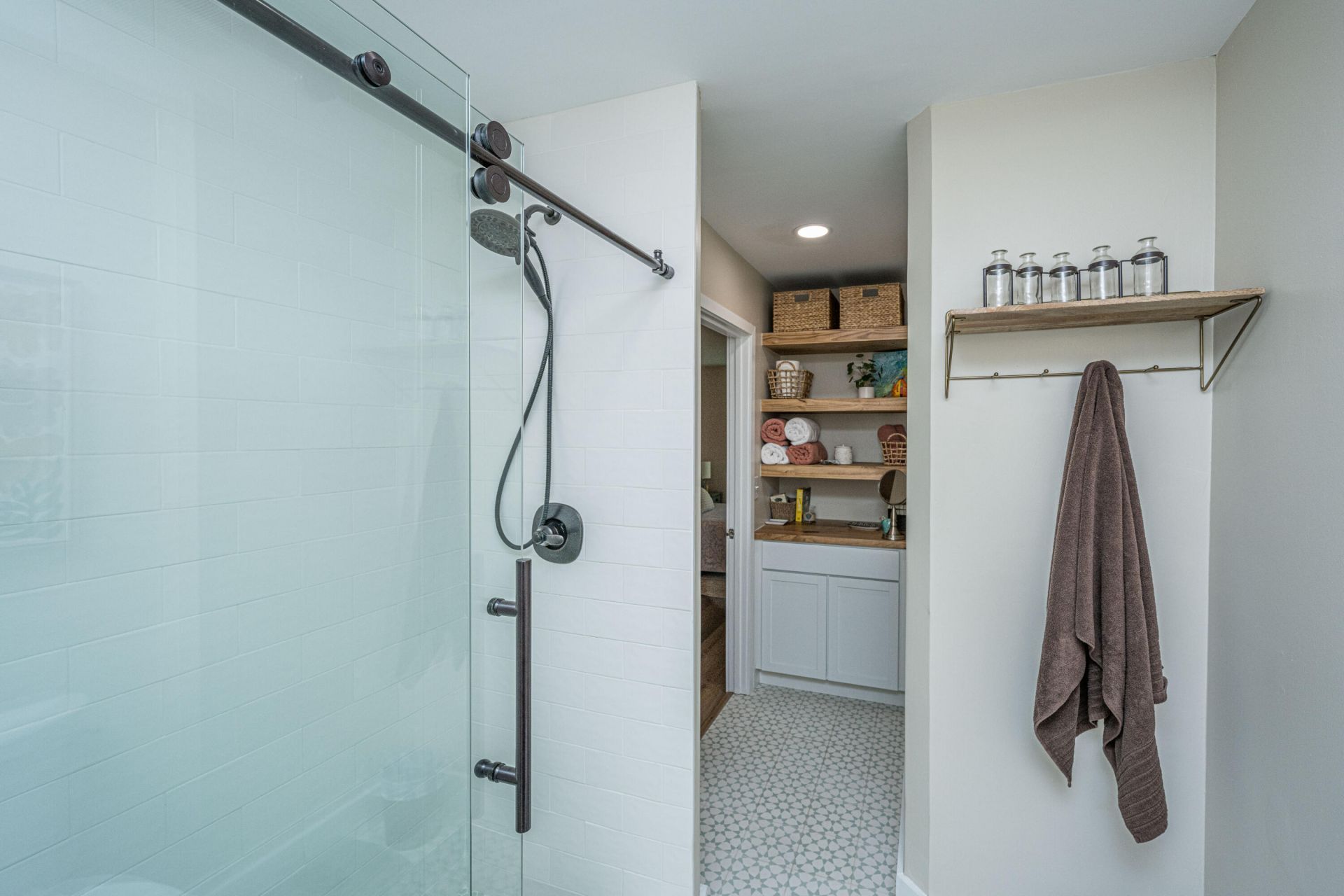 1141 Oakcrest Drive Photo 4