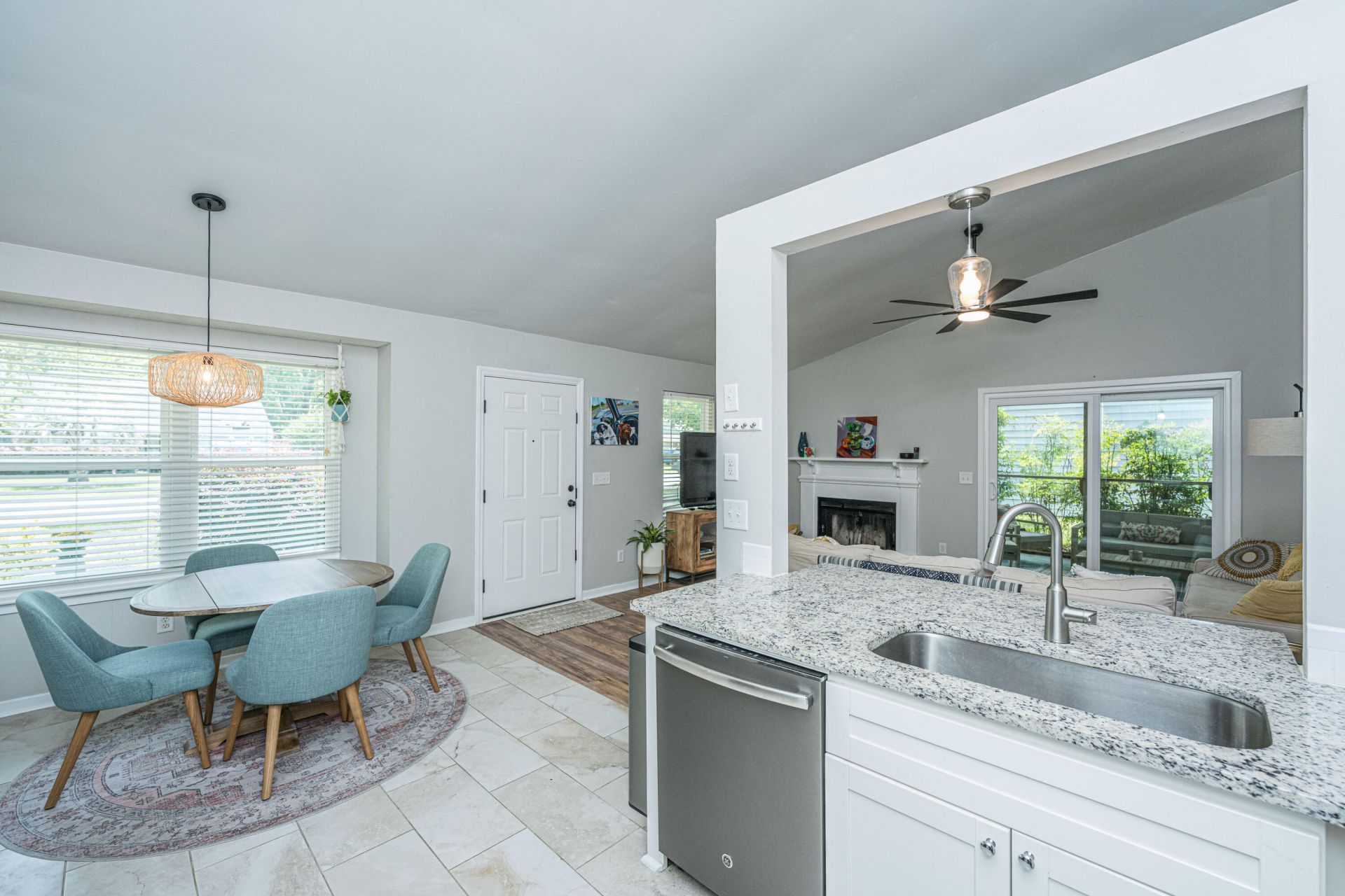 1141 Oakcrest Drive Photo 6