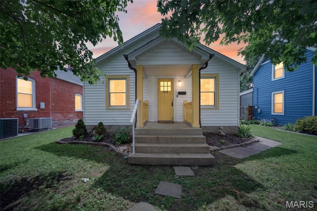 1014 N Benton Avenue, Saint Charles, MO 63301 Main Photo