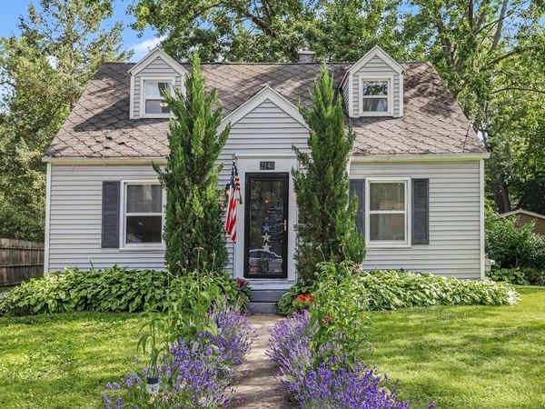2140 Royce Avenue, Kalamazoo, MI 49001