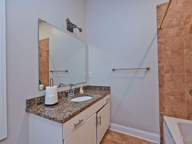 1326 Vine Street, Unit B, Cincinnati, OH 45202 Photo 28