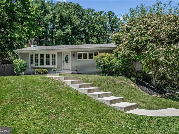 207 WALTER DRIVE, MEDIA, PA 19063