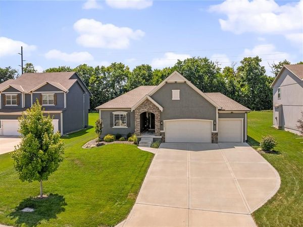 18908 Skyview Lane, Spring Hill, KS 66083