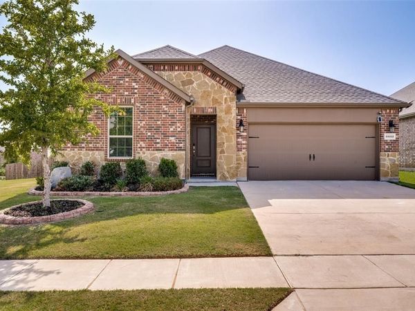 3332 Brady Starr Drive, Aubrey, TX 76227