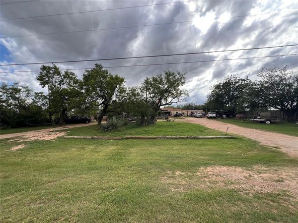 762 Scott Street , Tye, TX 79563