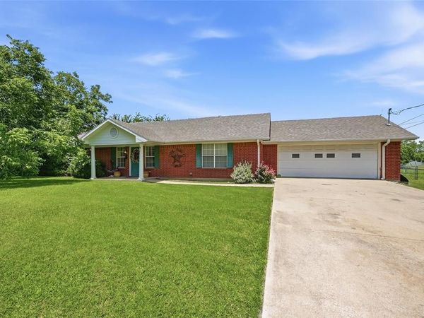 205 3rd Street , Whitesboro, TX 76273