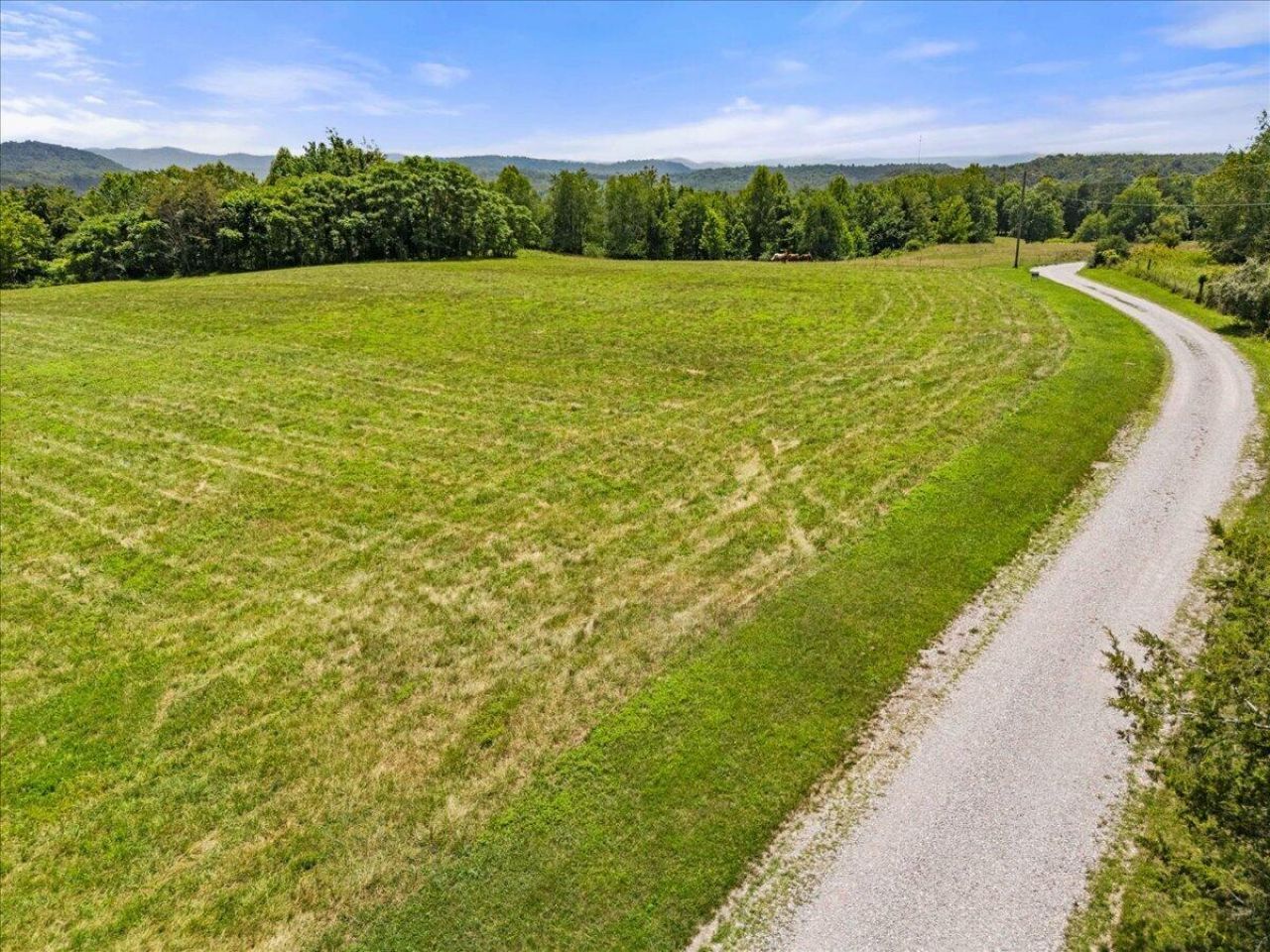 999 Barefoot Bottoms Road, Corbin, KY 40701 Main Photo
