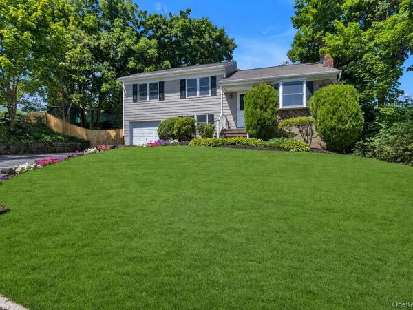 16 Meath Avenue, Huntington, NY 11743