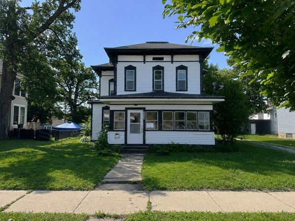 1515 B Ave NE, Cedar Rapids, IA 52402
