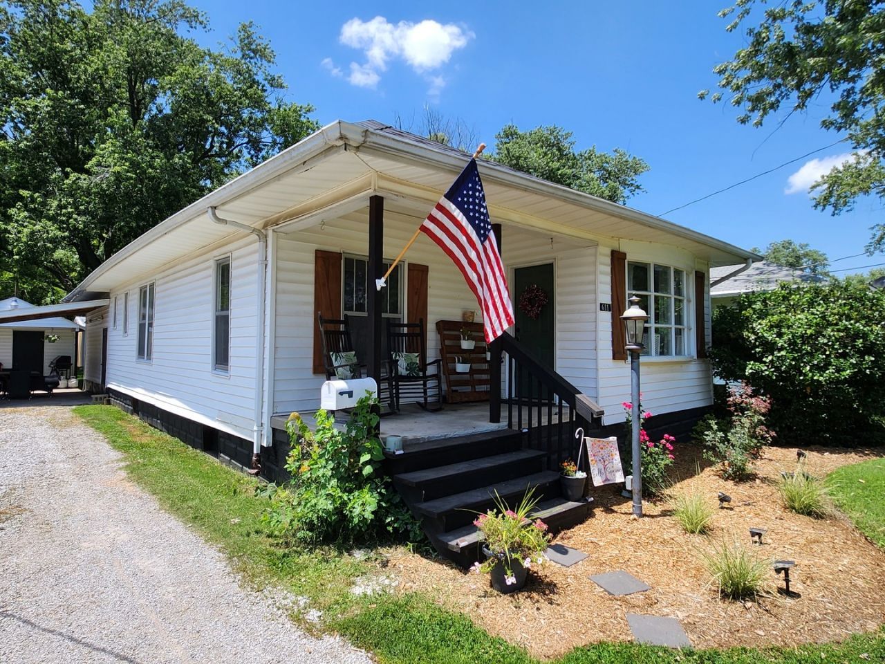 611 S Halliday Avenue, Du Quoin, IL 62832 Main Photo