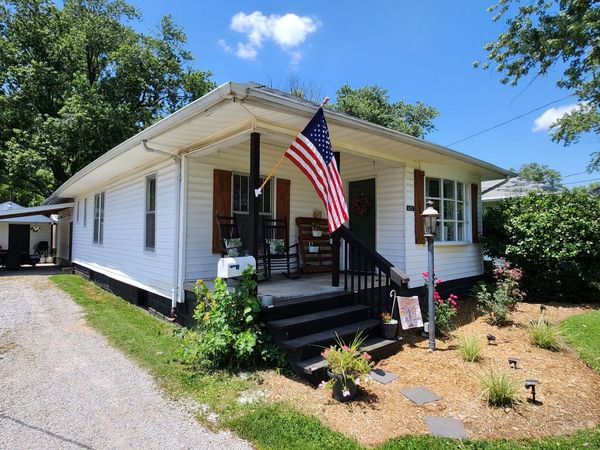 611 S Halliday Avenue , Duquoin, IL 62832