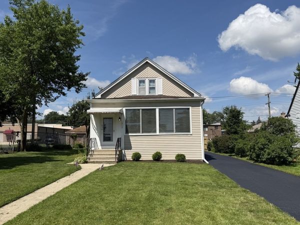 236 N Linden Avenue , Westmont, IL 60559