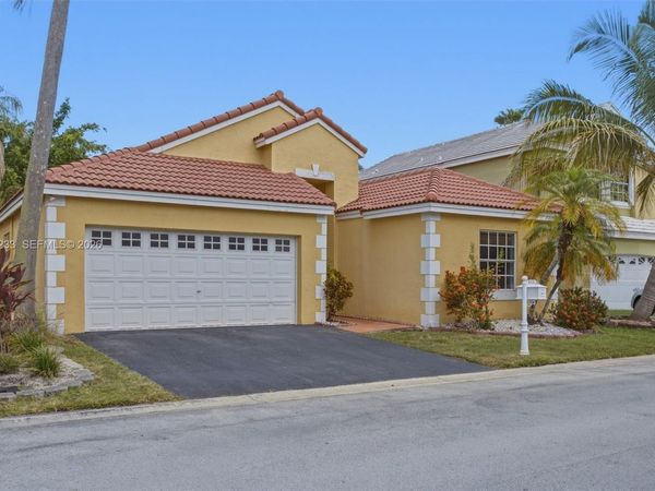 411 Bermuda Springs Dr , Weston, FL 33326