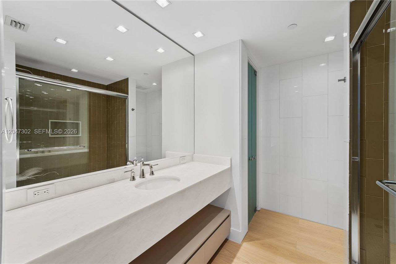 5242 Fisher Island Dr , Unit 5242, Miami Beach, FL 33109 Photo
